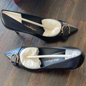 New with tag Salvatore Ferragamo pump size 39